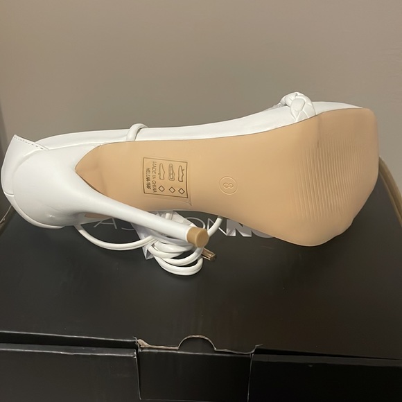 White Lace up heels - Picture 3 of 3